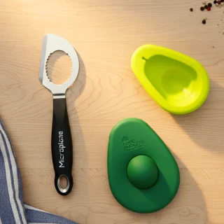 Pack amantes del aguacate: Abridor de aguacates Microplane + Tapas Food Huggers