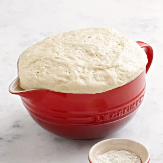 Bol cerámico con asa y pico vertedor de Le Creuset