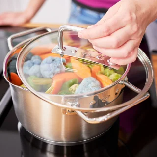 Cacerola alta de acero inoxidable con tapa de cristal Expertiso Rösle