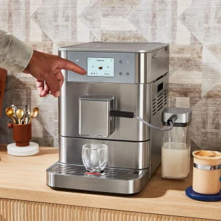 Cafetera Expresso superautomática con depósito de leche KF7 KitchenAid