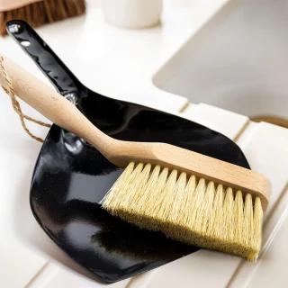 Conjunto de cepillo y recogedor Natural Elements KitchenCraft