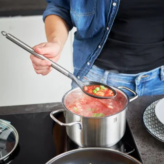 Cuchara de nailon para servir con mango de inox Basic Line Rösle