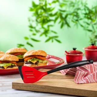 Espátula rasera ranurada Bi Revolution de Le Creuset