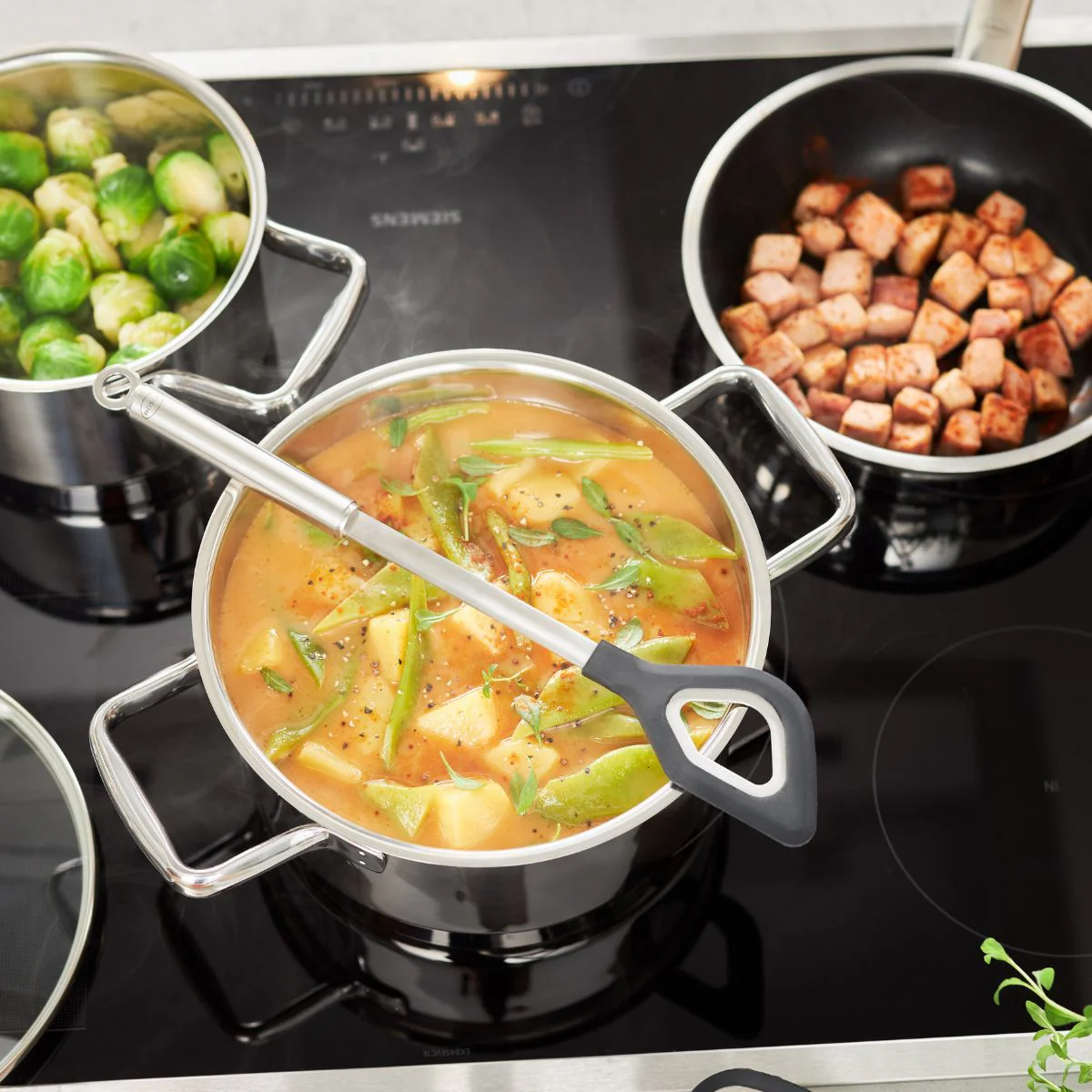 Cuchara espátula con agujero de inox con bordes de silicona Rösle - Imagen 2