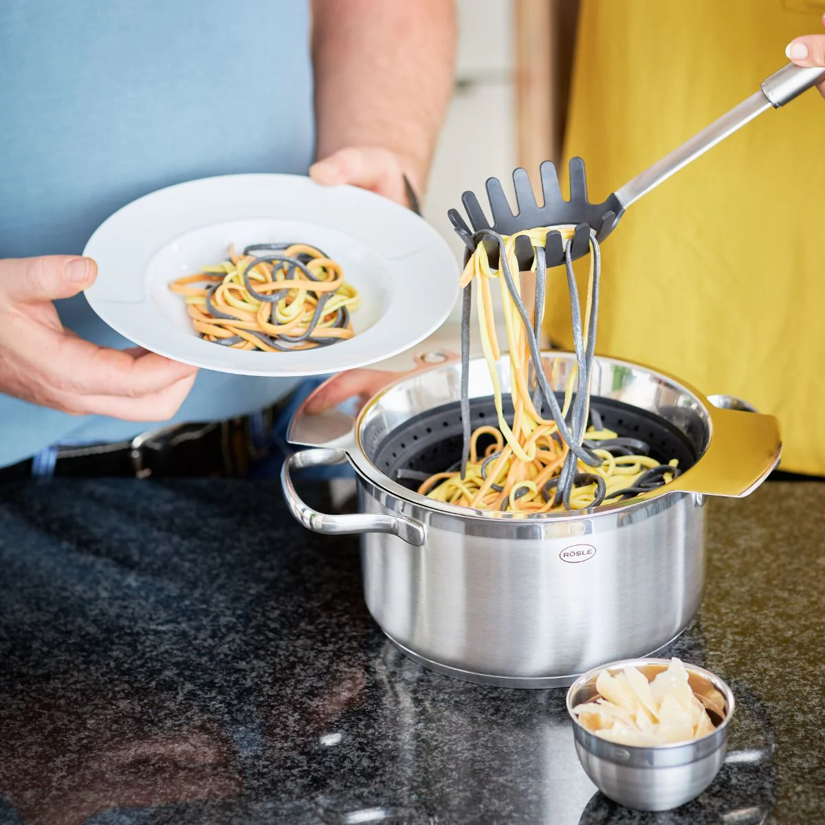 Cuchara para pasta de acero inoxidable con puntas de silicona Rösle