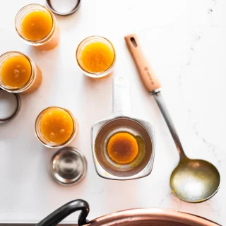 Cucharón de acero inoxidable mango de madera De Buyer