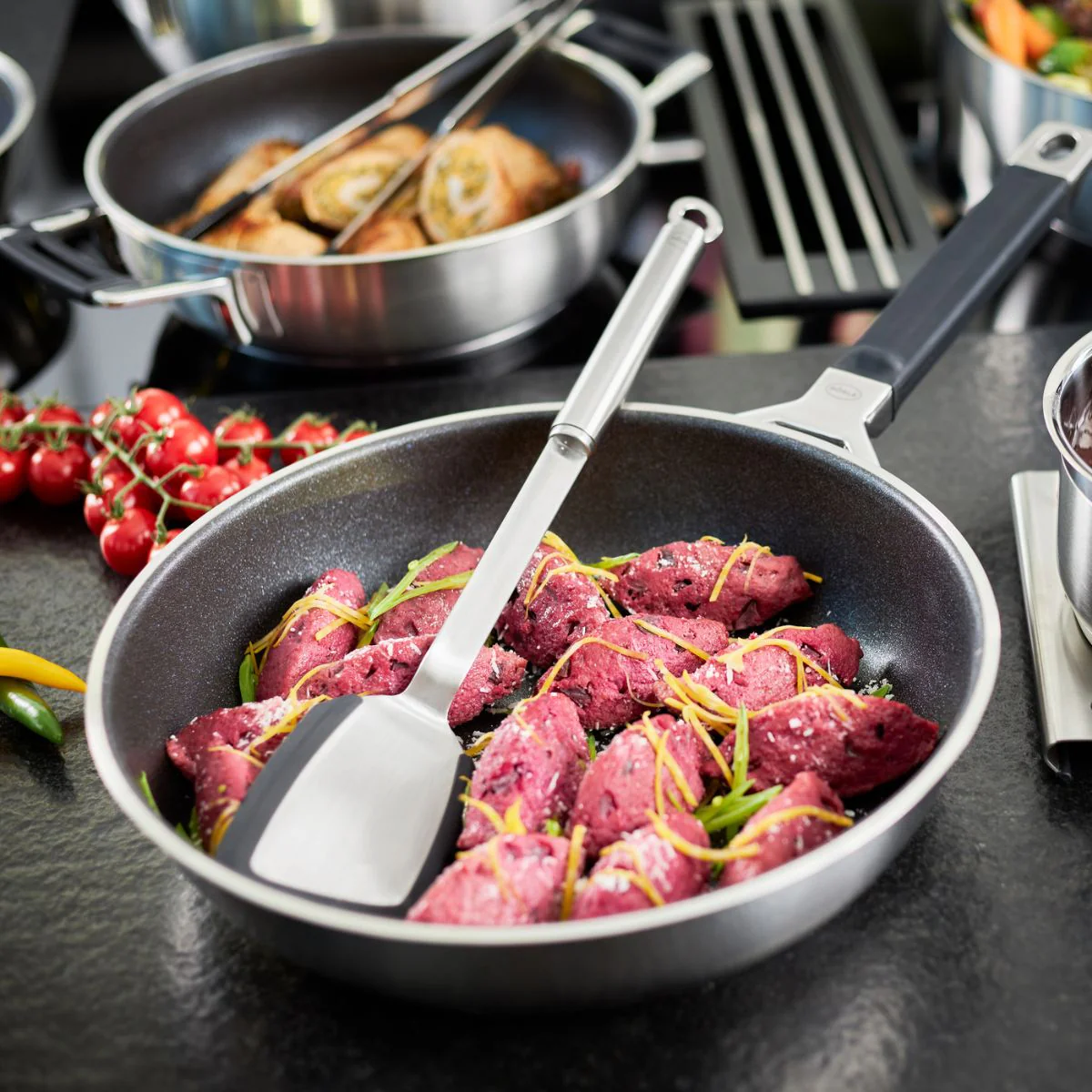 Espátula lisa de acero inoxidable con bordes de silicona Rösle