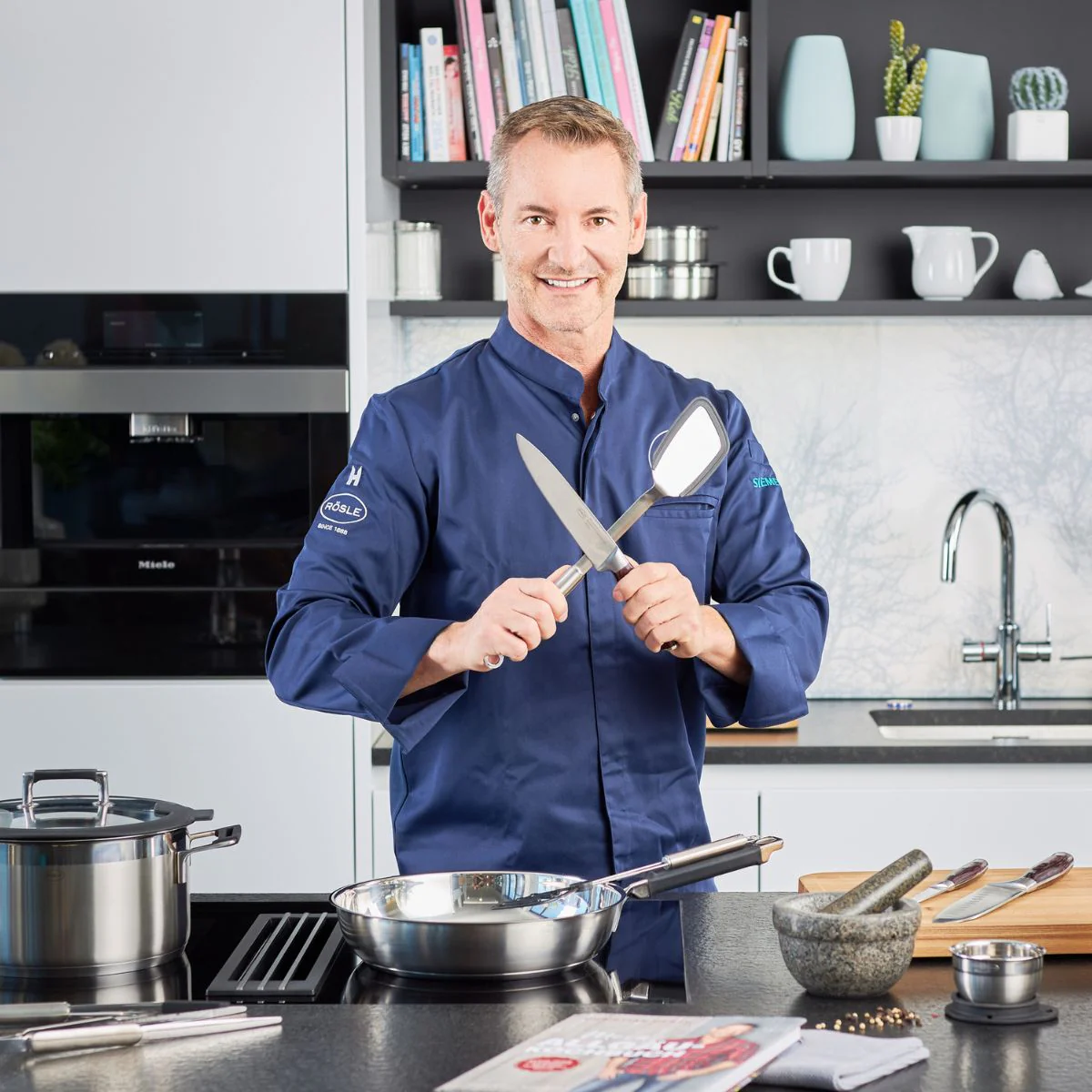 Espátula lisa de acero inoxidable con bordes de silicona Rösle - Imagen 5