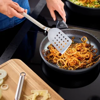 Espátula perforada de acero inoxidable Rösle