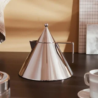 Hervidor Il Conico de acero inoxidable Aldo Rossi Alessi