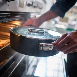 Cacerola cerámica con asas plegables Space Joseph Joseph