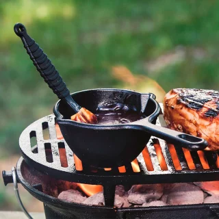 Cazo con vertedor de hierro Lodge