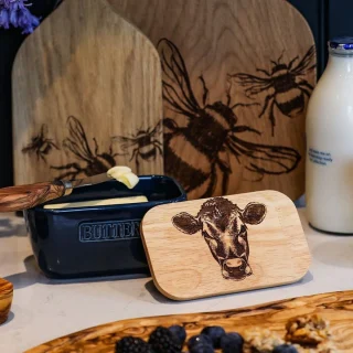 Mantequera cerámica con tapa de madera de roble Selbrae