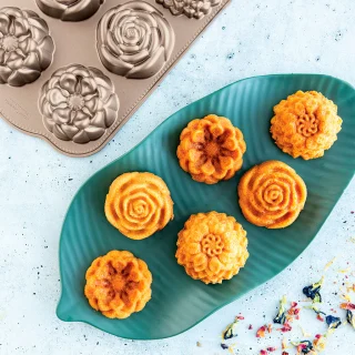 Molde Floral Cakelet Nordic Ware