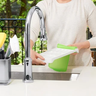 Bandeja de hielo para cubitos estrechos para botellas OXO