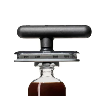 Abrebotes giratorio con base OXO