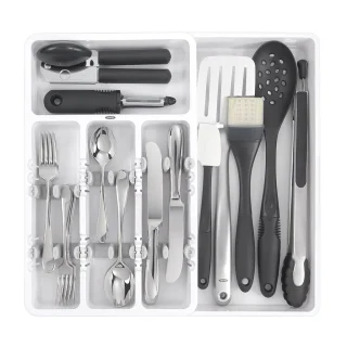 Organizador de cubiertos extensible OXO