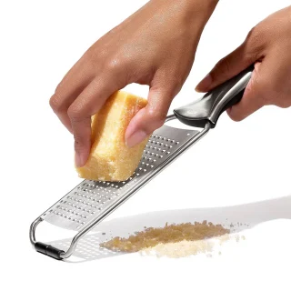 Rallador de cocina tipo Zester Steel™ OXO