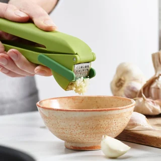 Prensador de ajos Clean Force Joseph Joseph