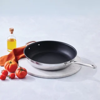 Sartén alta antiadherente 3-PLY con exterior inox Signature Le Creuset