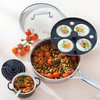 Sauté inox con accesorio para huevos poché de Le Creuset