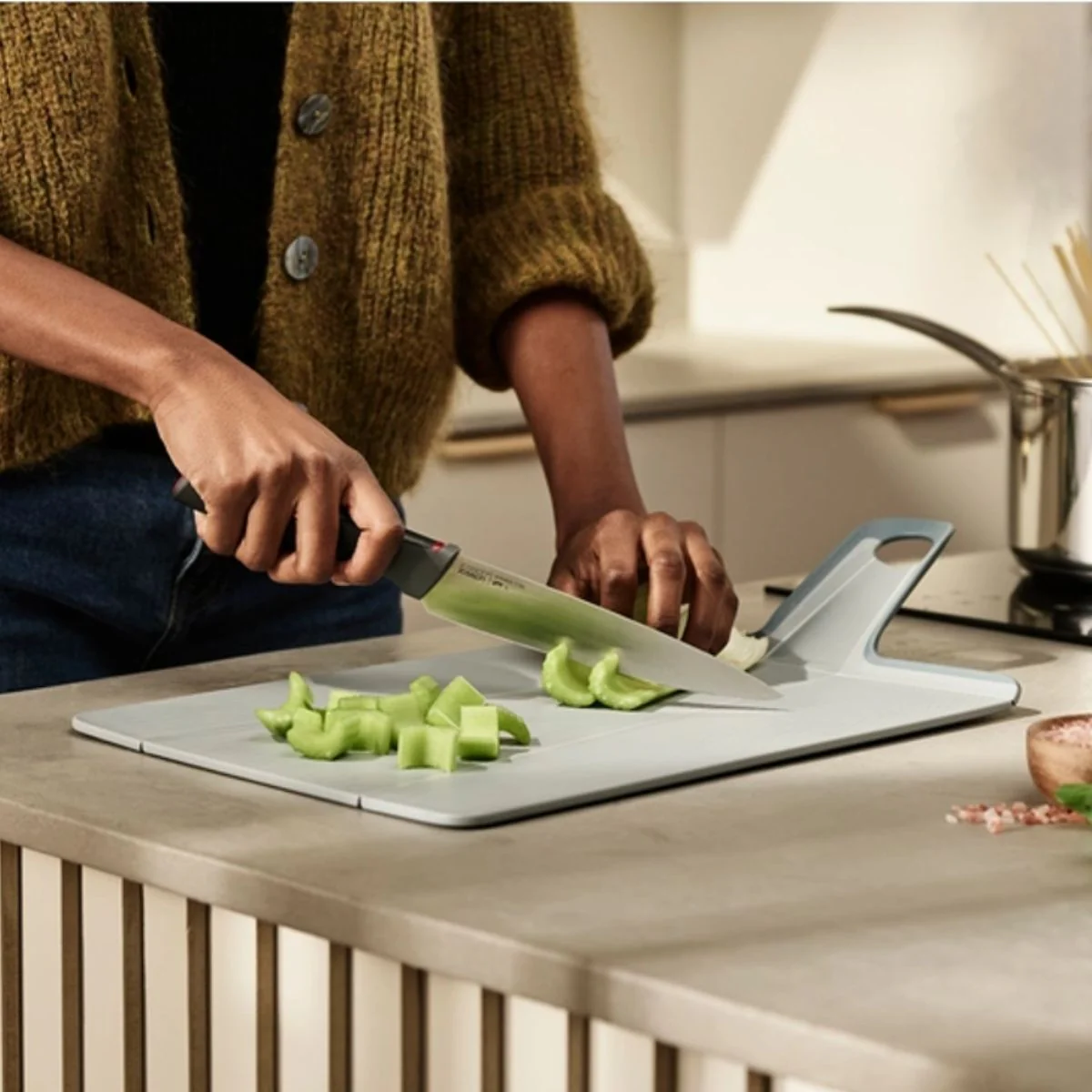 Tabla para cortar plegable Chop2Pot™ Plus Joseph Joseph - Imagen 2