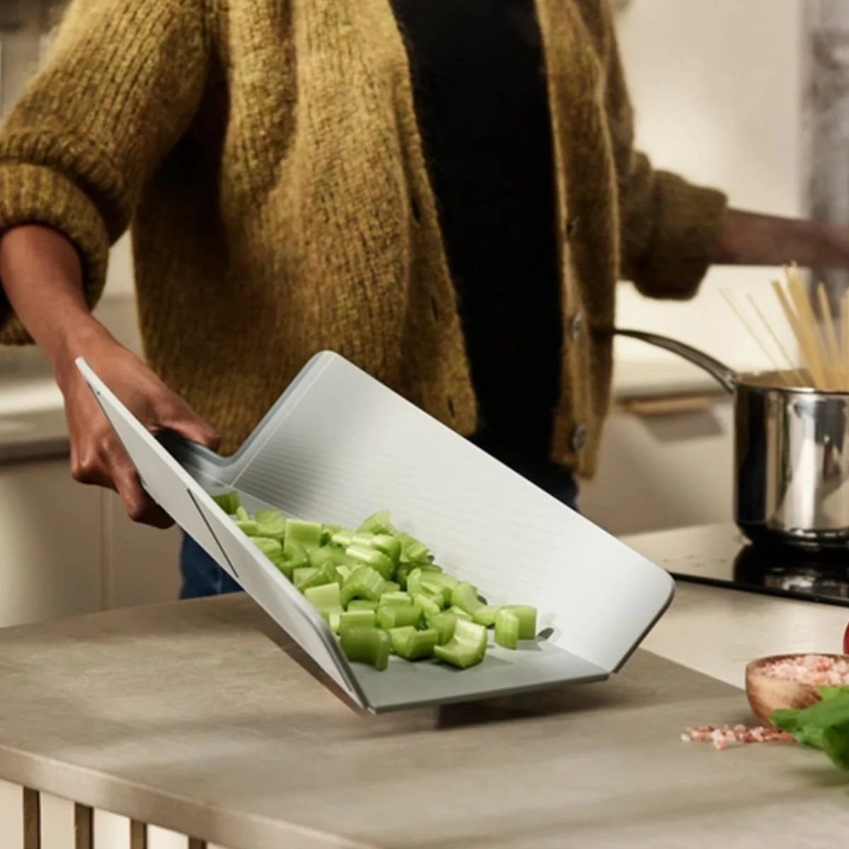 Tabla para cortar plegable Chop2Pot™ Plus Joseph Joseph - Imagen 3