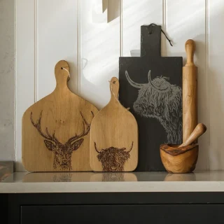 Tabla colgante para cortar y servir de madera de roble Selbrae