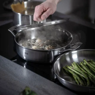 Cacerola baja tipo rustidera de acero inoxidable 5 capas Fiveply Kuhn Rikon