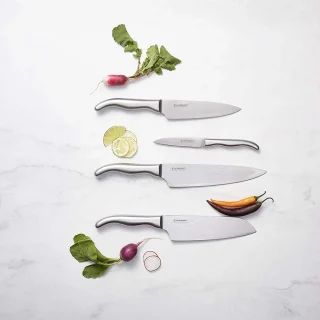 Cuchillos de acero Damasco con mango de acero Le Creuset