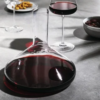 Decantador de vino de cristal Eugenia de Naoto Fukasawa Alessi