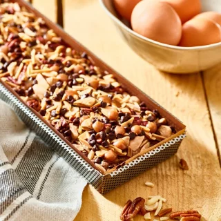 Molde rectangular perforado con papel de hornear De Buyer